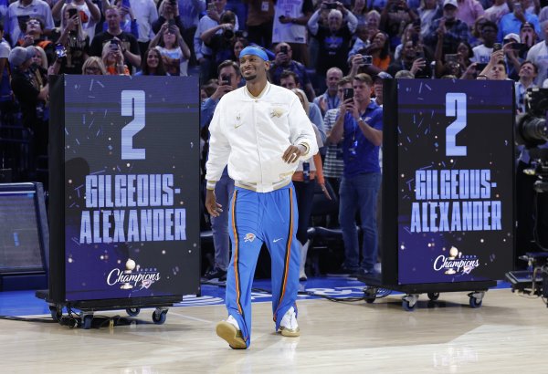 亚历山大谈第一名  戒指：太闪亮了 我喜欢戒指的一切没有任何不满