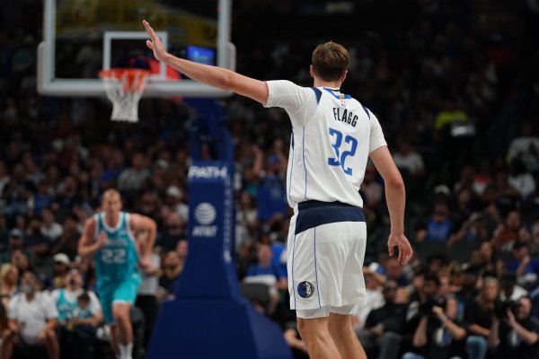 弗拉格首秀10分10板！PJ-华盛顿：这只是一场赛事   他会很出色的