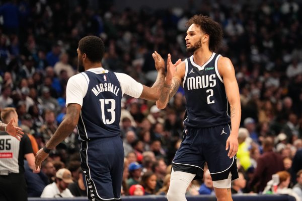 是真防不了文班！莱夫利出场10分钟 2中1拿到4分2板3助 但有5违例