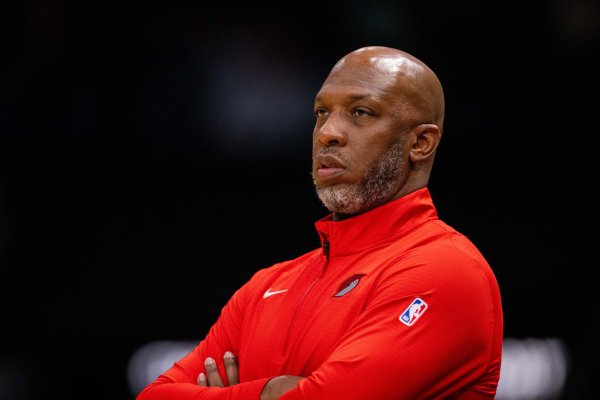 指导教练员生涯结束了吧？比卢普斯今年4月份刚与开拓者签多年续约合同