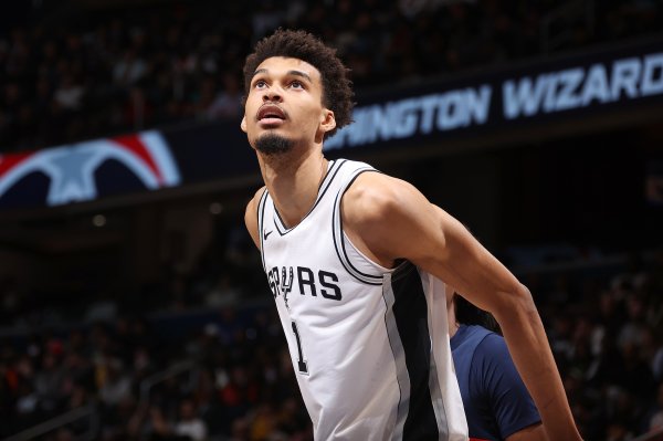 高度赞赏！奥拉朱旺：唯一能打破我阻攻  记录  的人是文班亚马