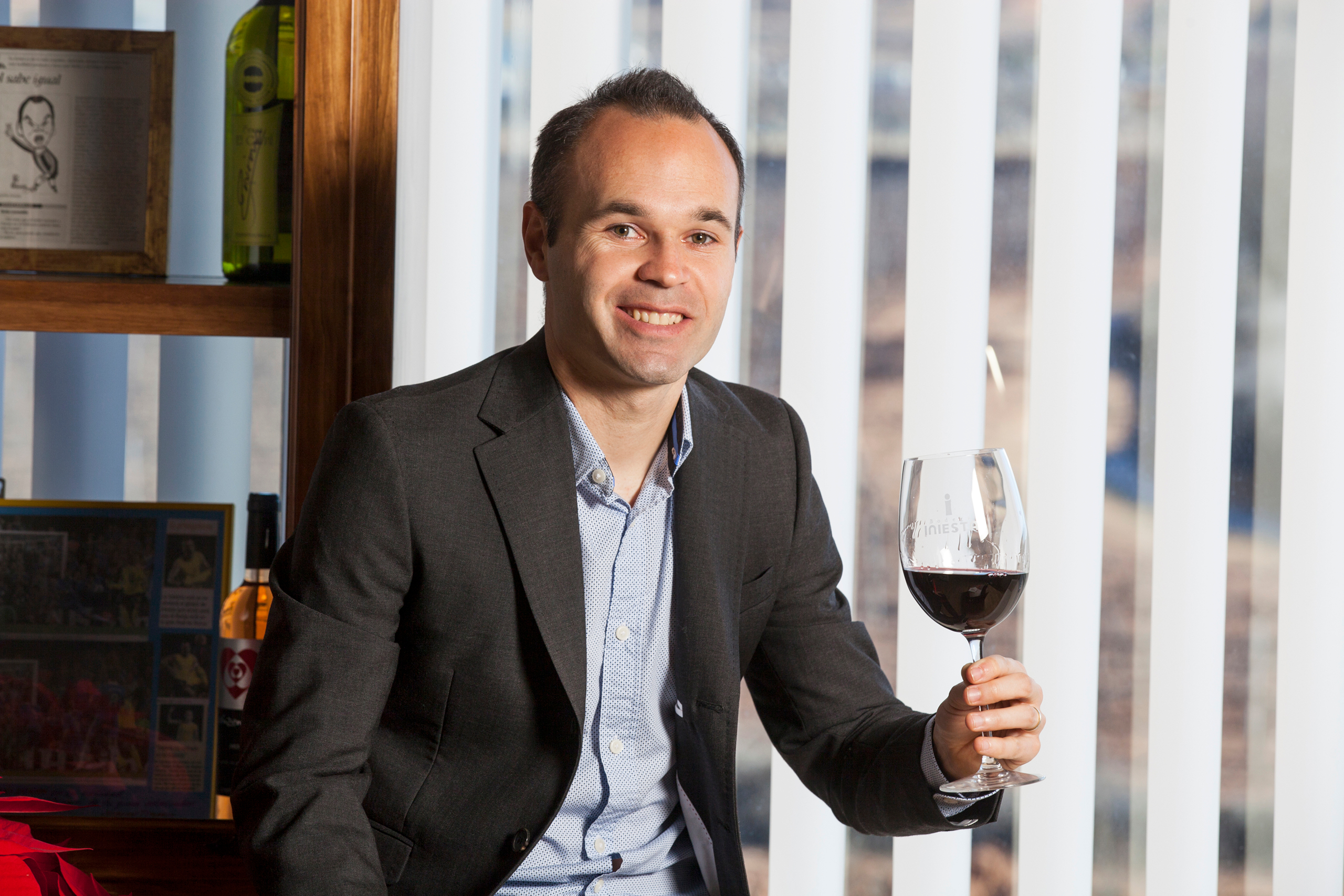 韦世豪后备 登场前就被球迷集体辱骂:我XXX 韦世豪:来,你下来